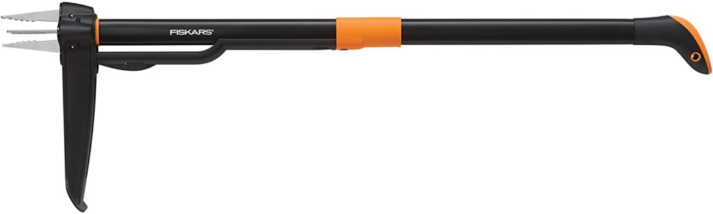 Fiskars 4-Claw Weeder 39 Inch, Black/Orange (339950-1001)