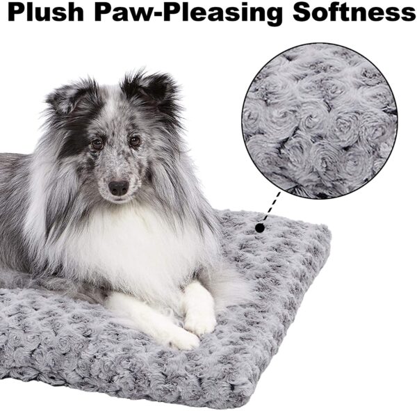 MidWest Homes for Pets Deluxe Dog Beds | Super Plush Dog & Cat Beds Ideal for Dog Crates | Machine Wash & Dryer Friendly, 1-Year Warranty - Image 5